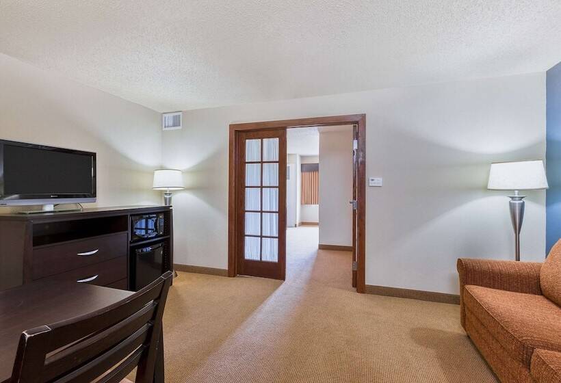 キングサイズベッドのスイートルーム, Americinn By Wyndham Monmouth