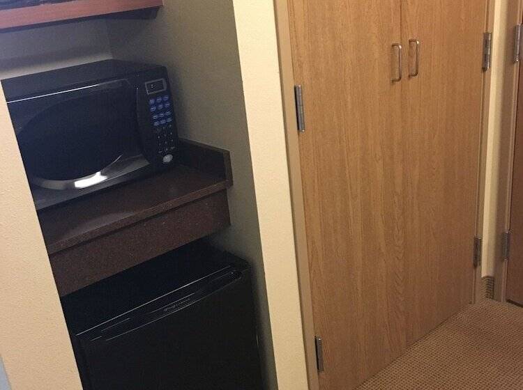 プレミアムスタジオ, Americinn By Wyndham Monmouth