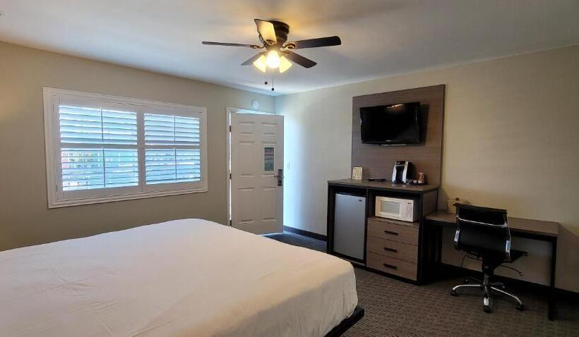 غرفة قياسية سرير كينج, Beachwalker Inn & Suites