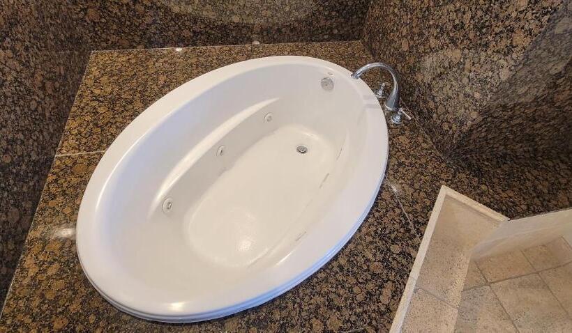 جناح جونيور, Beachwalker Inn & Suites