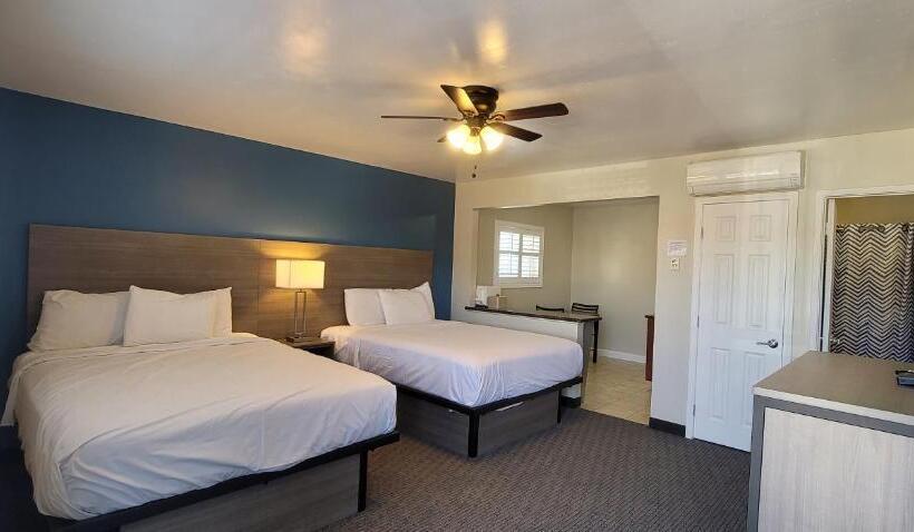 غرفه قياسيه سريرين مزدوجين, Beachwalker Inn & Suites