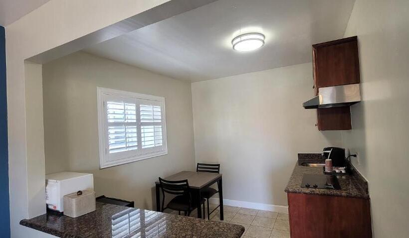 غرفه قياسيه سريرين مزدوجين, Beachwalker Inn & Suites