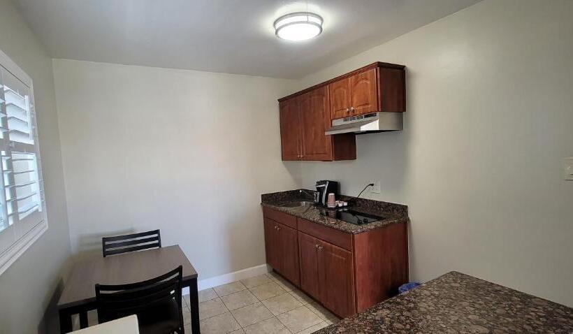 غرفه قياسيه سريرين مزدوجين, Beachwalker Inn & Suites