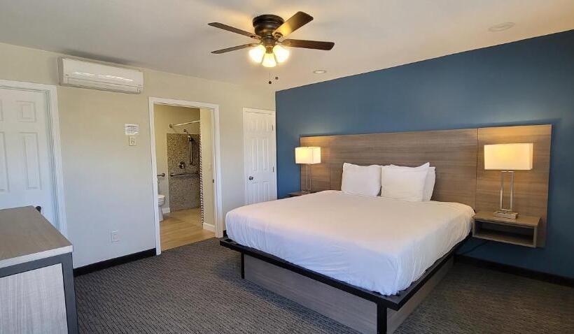 غرفة قياسية سرير كينج لذوى الإحتياجات الخاصة, Beachwalker Inn & Suites