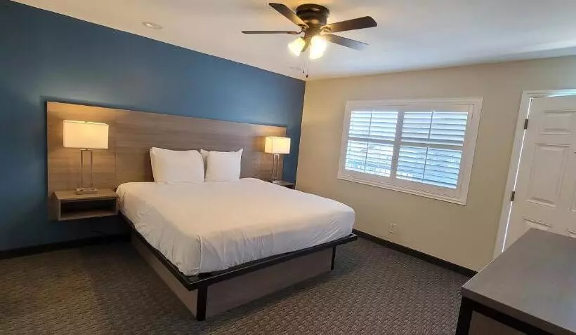 Standard-invahuone King-vuode, Beachwalker Inn & Suites