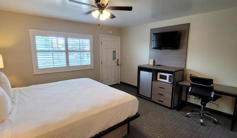 غرفة قياسية سرير كينج لذوى الإحتياجات الخاصة, Beachwalker Inn & Suites