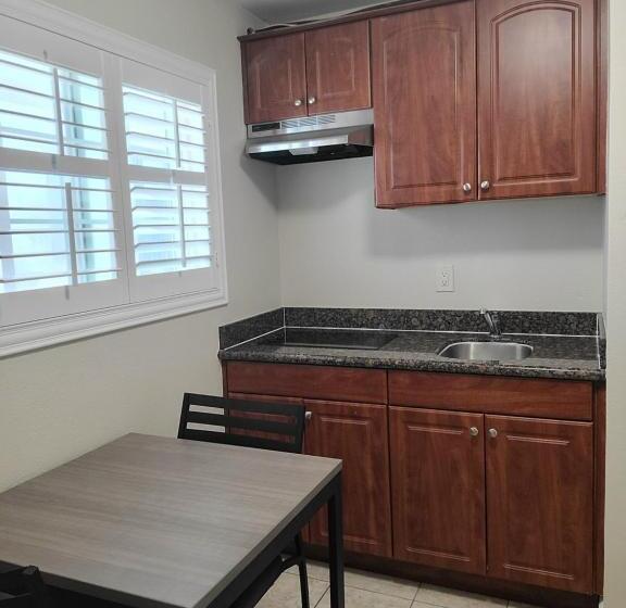 غرفه قياسيه سريرين مزدوجين, Beachwalker Inn & Suites