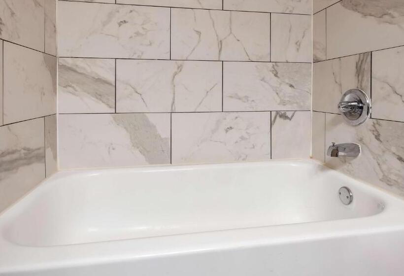 キングサイズベッドのスタンダードルーム, Best Western Muscatine   Pearl City