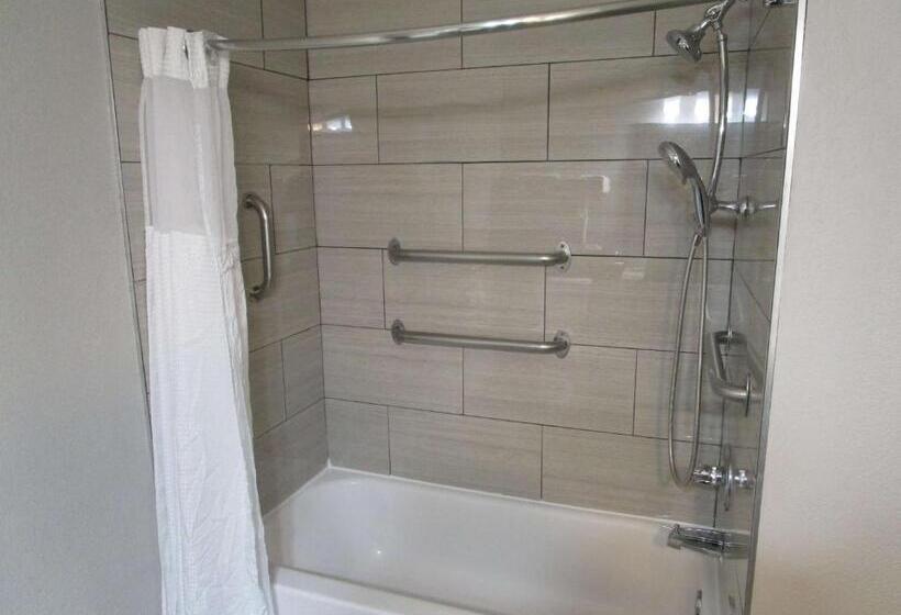 身障者適用キングサイズベッドルーム, Best Western Muscatine   Pearl City