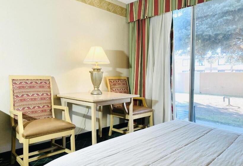 اتاق استاندارد با تخت بزرگ, Brentwood Inn & Garden