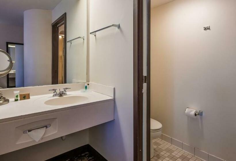 Номер Стандарт 2 Двуспальные Кровати, Charlevoix Inn & Suites Surestay Collection By Best Western