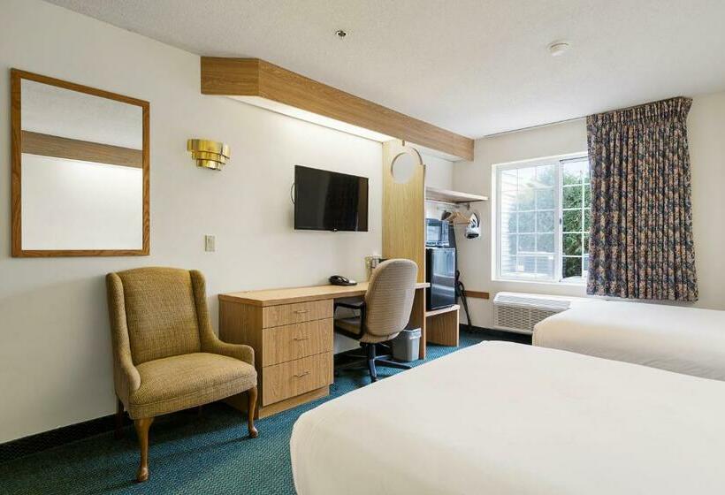 Номер Стандарт 2 Двуспальные Кровати, Charlevoix Inn & Suites Surestay Collection By Best Western