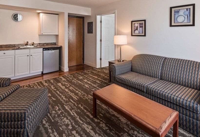 Люкс, Charlevoix Inn & Suites Surestay Collection By Best Western