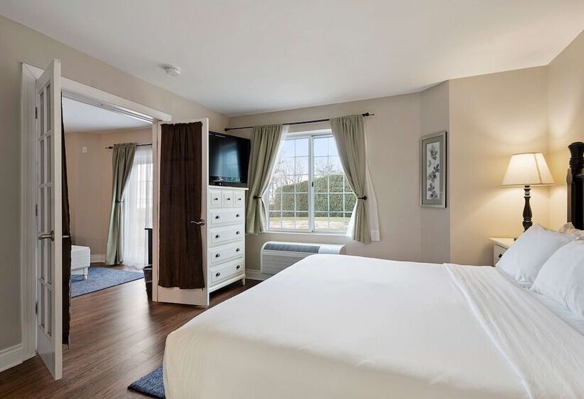 Люкс, Charlevoix Inn & Suites Surestay Collection By Best Western