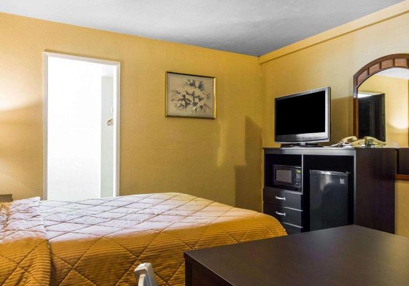 Номер Стандарт Кровать Квин Адаптированный для Инвалидов, Charlevoix Inn & Suites Surestay Collection By Best Western