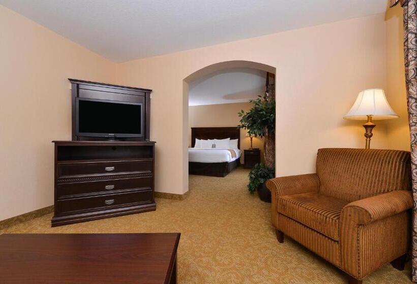带大床的套房, Comfort Inn & Suites Mcminnville Wine Country