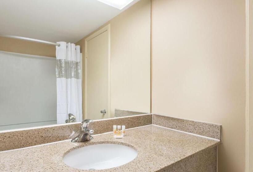 Номер Стандарт 2 Двуспальные Кровати, Days Inn By Wyndham Dumfries Quantico