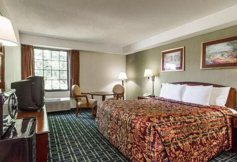 キングサイズベッドのスタンダードルーム, Days Inn By Wyndham Dumfries Quantico