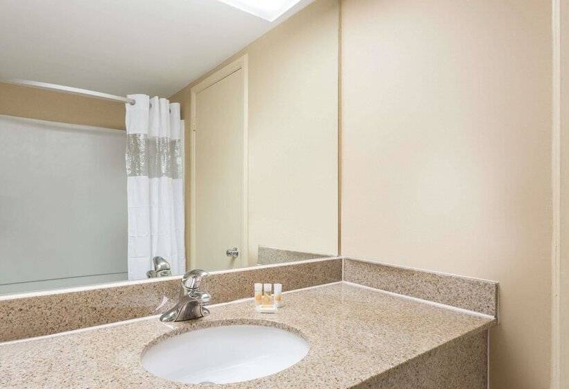 חדר סטנדרט עם מיטת קינג, Days Inn By Wyndham Dumfries Quantico