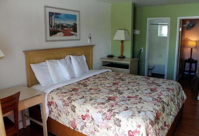 מיטת קינג בסוויטה, Fireside Inn By The Beach Boardwalk & Bowling