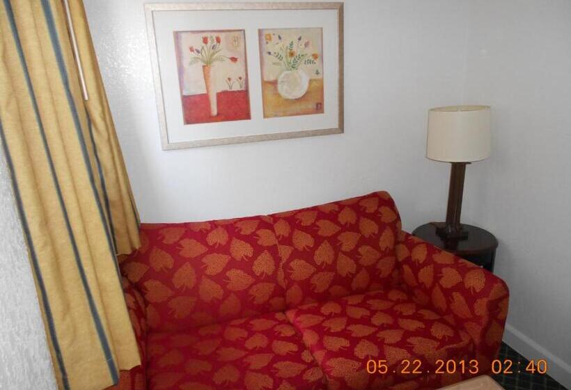 חדר סטנדרט עם מיטת קינג, Fireside Inn By The Beach Boardwalk & Bowling