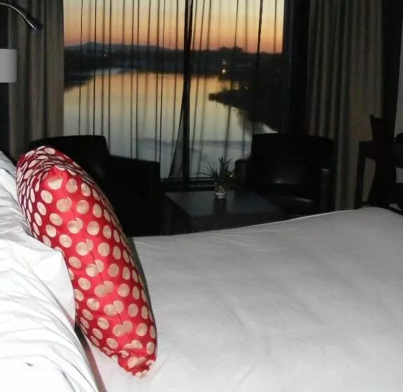 キングサイズベッドのデラックスルーム, Grand Hotel Times Sherbrooke