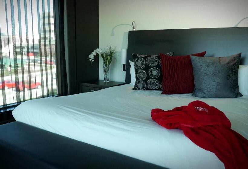 جناح برستيج, Grand Hotel Times Sherbrooke