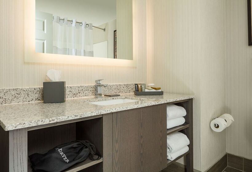 جناح, Inn At Middletown