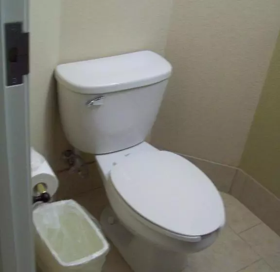 ２ダブルベッドのスタンダードルーム, Magnolia Inn And Suites Pooler