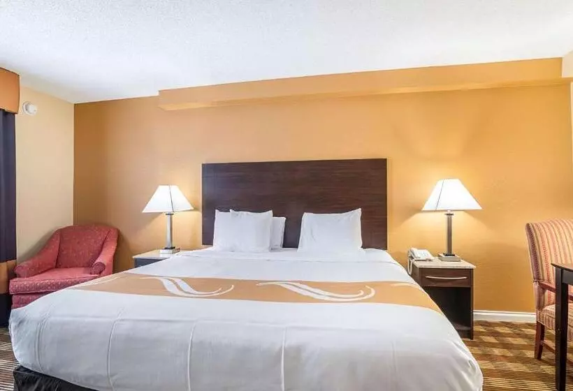キングサイズベッドのスタンダードルーム, Quality Inn North Conway