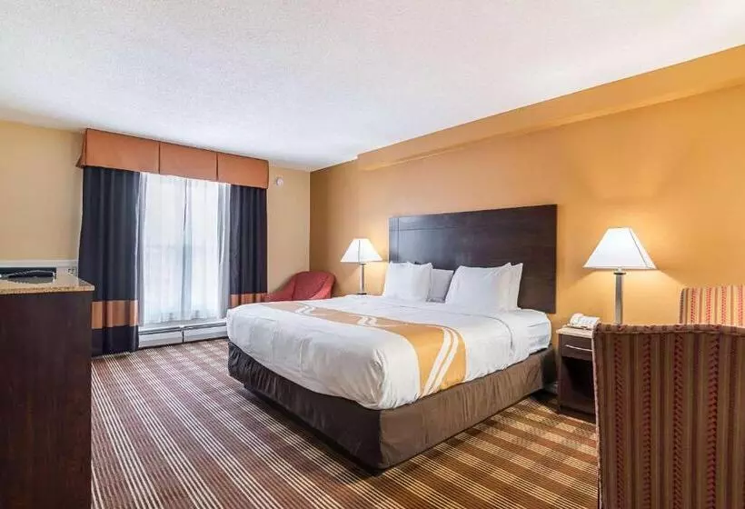 キングサイズベッドのスタンダードルーム, Quality Inn North Conway