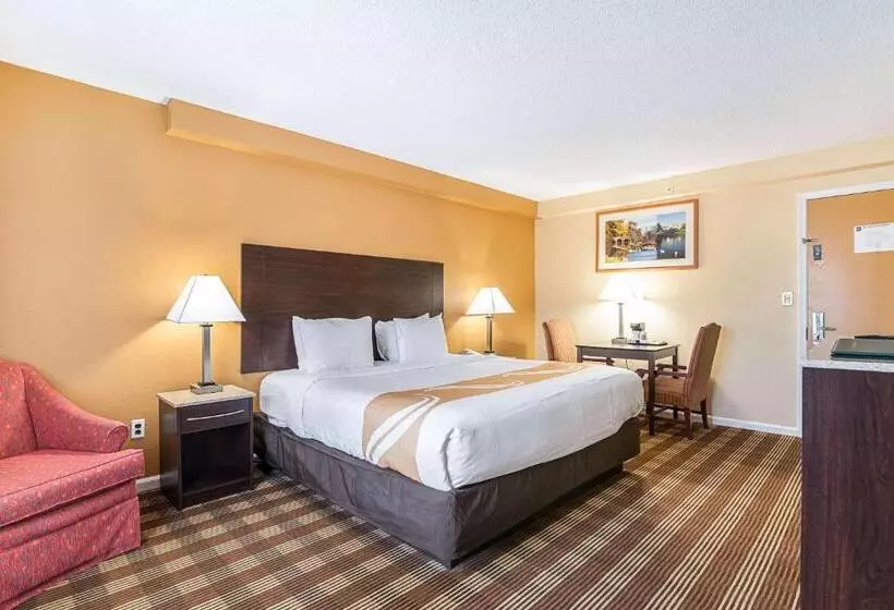 キングサイズベッドのスタンダードルーム, Quality Inn North Conway