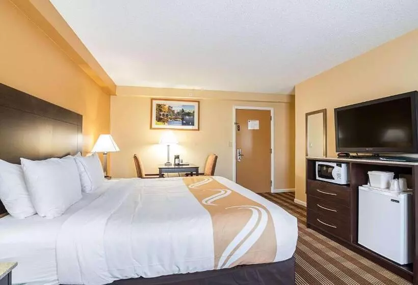 キングサイズベッドのスタンダードルーム, Quality Inn North Conway