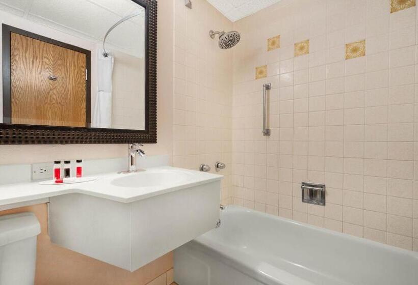 جناح سرير كينج, Ramada By Wyndham Albert Lea