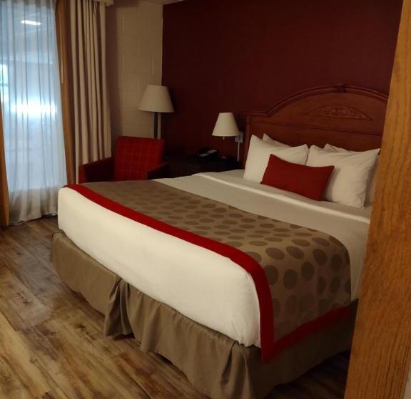 2 Bedroom Suite Pool View, Ramada By Wyndham Albert Lea