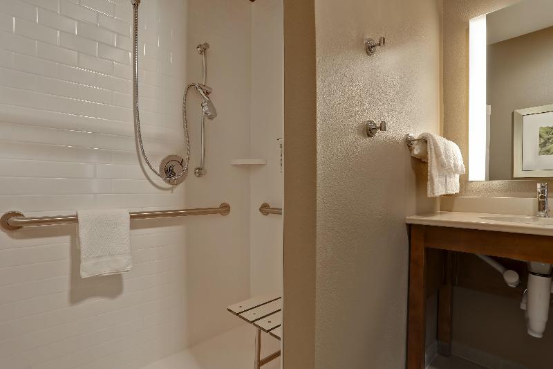 מיטת קינג בסוויטה, Staybridge Suites   Overland Park   Kansas City S, An Ihg