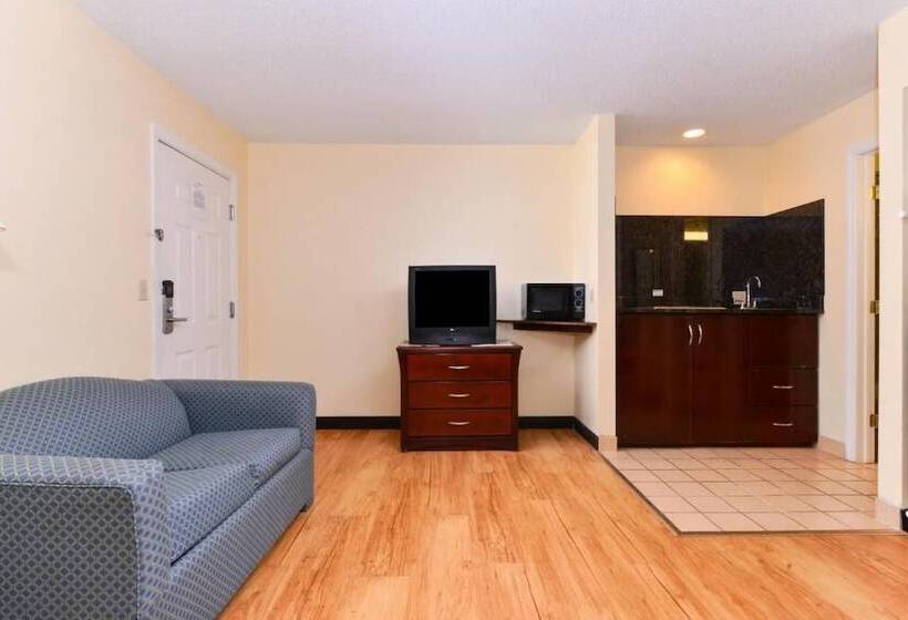 Люкс, Tower Inn And Suites Of Guilford / Madison