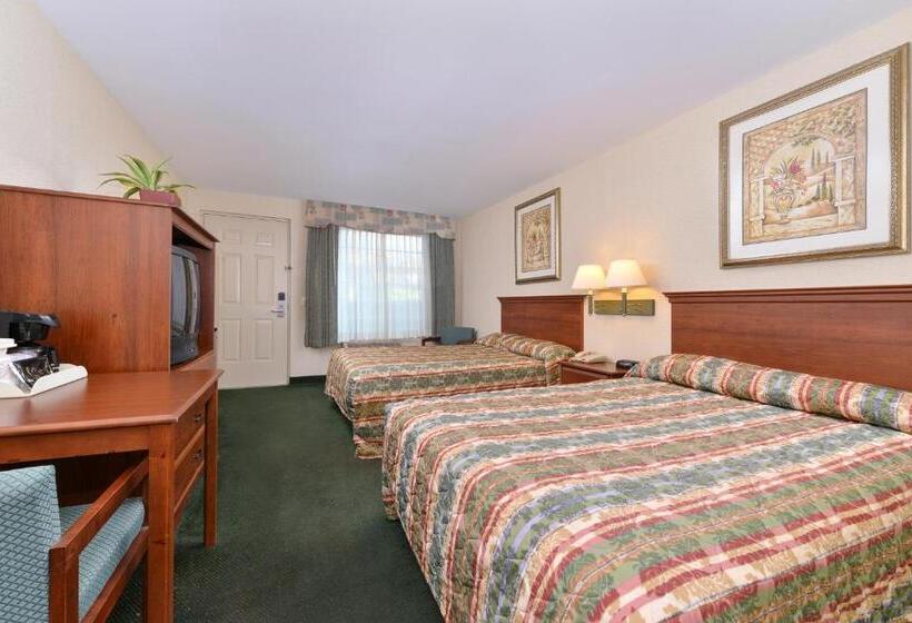 Номер Стандарт 2 Двуспальные Кровати, Tower Inn And Suites Of Guilford / Madison