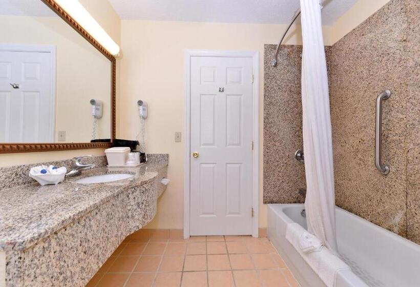 غرفه قياسيه سريرين مزدوجين, Tower Inn And Suites Of Guilford / Madison