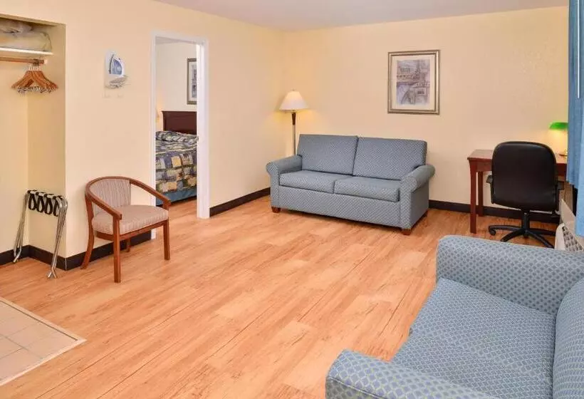 キングサイズベッドのスイートルーム, Tower Inn And Suites Of Guilford / Madison