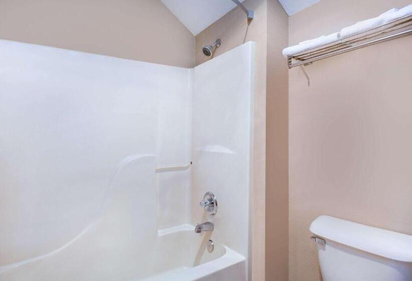 جناح ديلوكس سرير كينج, Super 8 By Wyndham Defiance