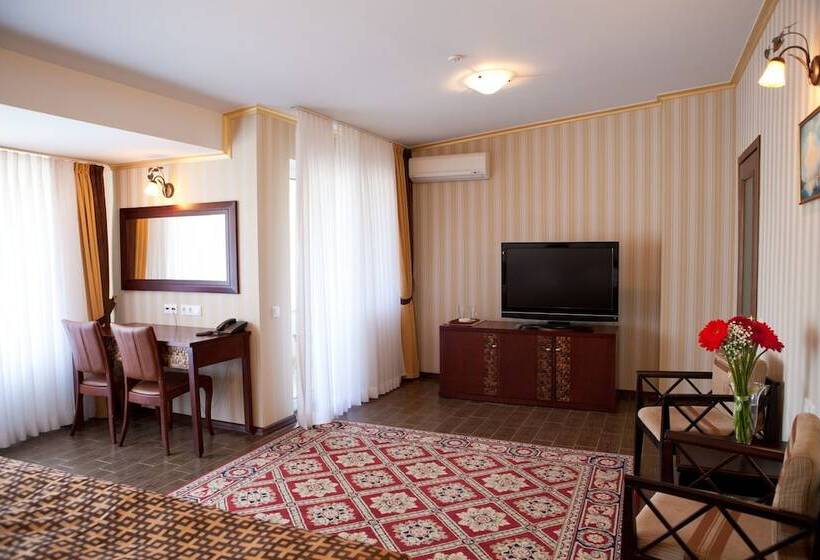 سوییت جونیور, Villa Panama