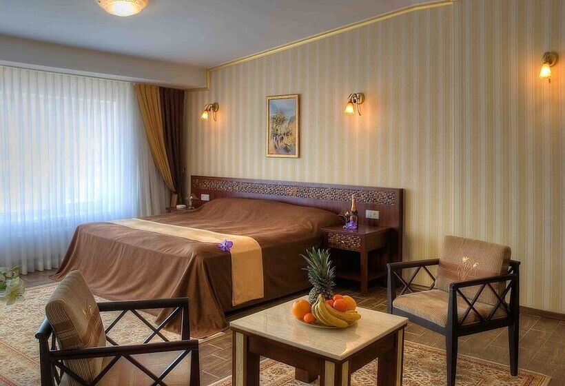 سوییت جونیور, Villa Panama