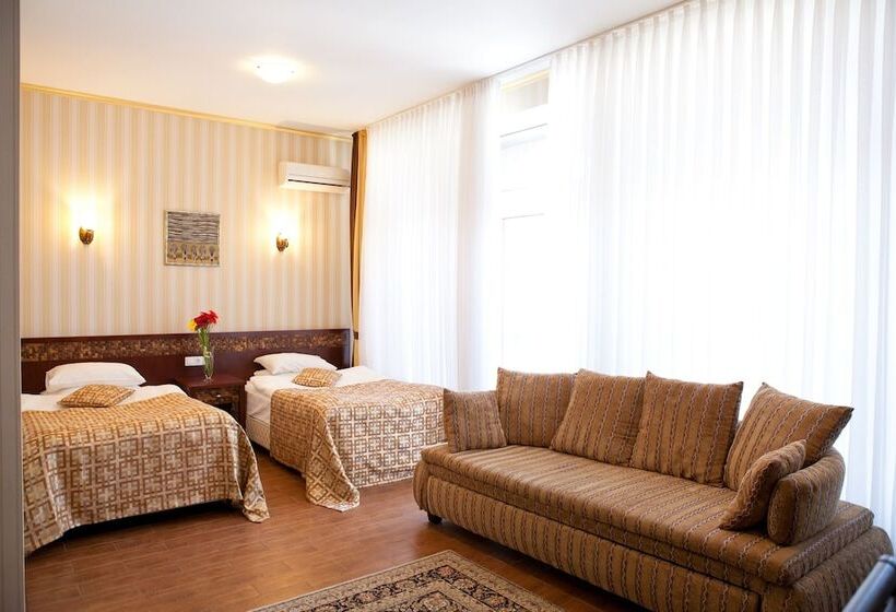 سوییت جونیور, Villa Panama