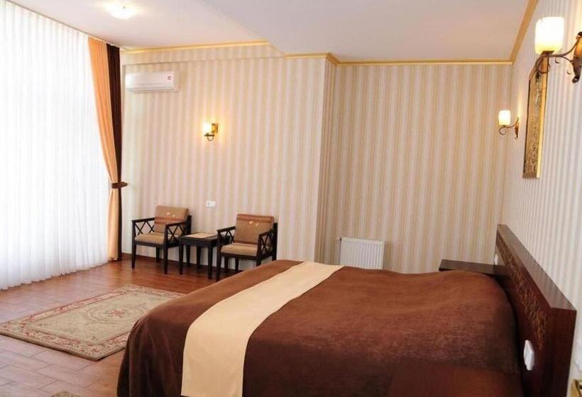 سوییت جونیور, Villa Panama