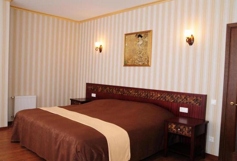 سوییت جونیور, Villa Panama