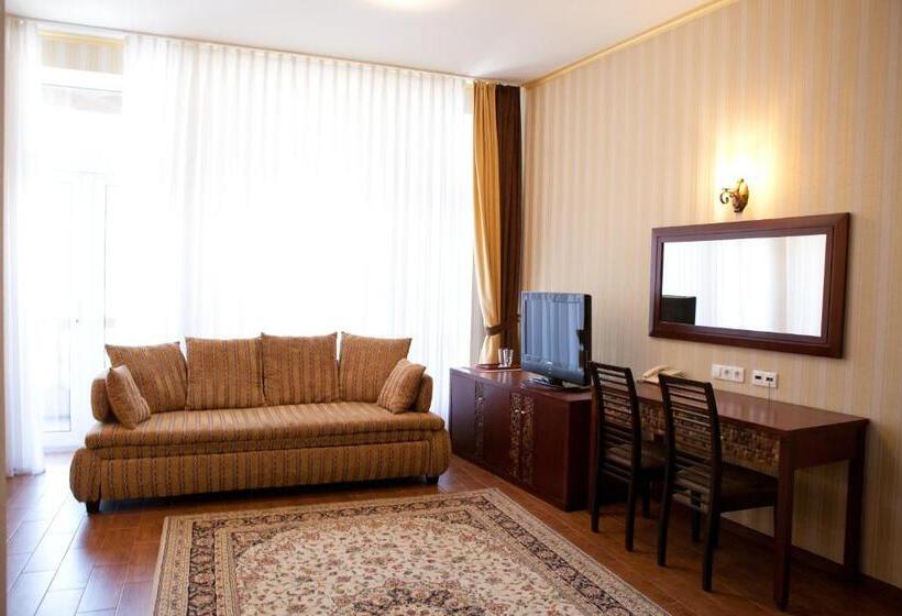 سوییت جونیور, Villa Panama