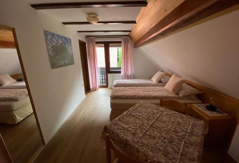 اتاق استاندارد با بالکن, Hiša Planšar Bohinj Accommodations