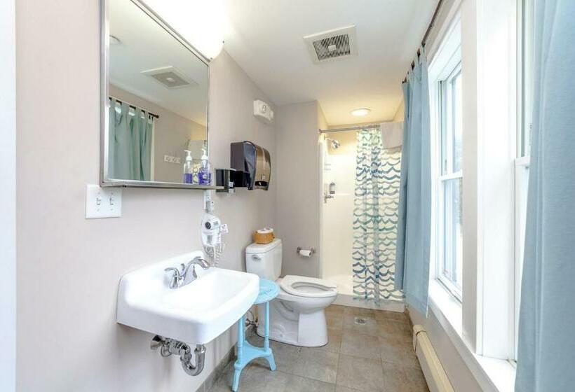 Номер Стандарт, Hi   Hyannis Hostel