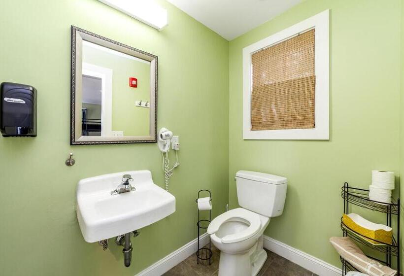 Номер Стандарт, Hi   Hyannis Hostel